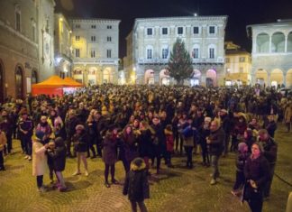 Capodanno a Macerata, orari diversi per un brindisi che abbraccia il mondo