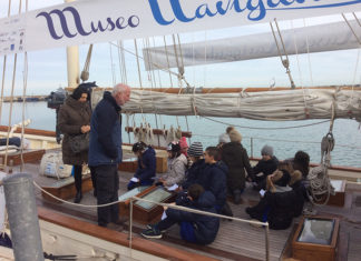 Gli alunni del Plesso Miscia ringraziano a bordo dell’ammiraglia del Museo Navigante