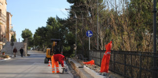 Via Borgo da Monte, lavori in corso sui marciapiedi