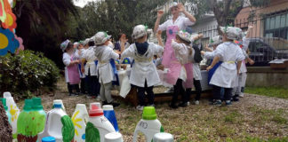 Pupazzi vegetali e capelli d’erba. I piccoli dell’Asilo Merlini alla scoperta della natura