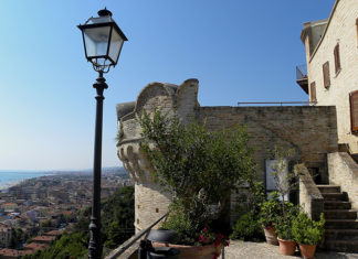 Grottammare, via l’asfalto dal vecchio incasato