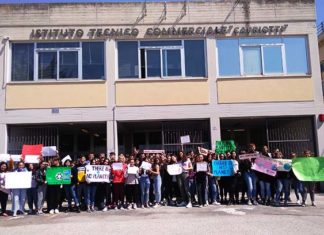 Gli alunni dell’Istituto “Capriotti” aderiscono allo sciopero contro i cambiamenti climatici