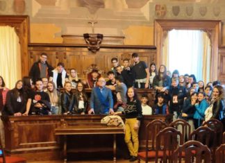 Visita di due classi dell’Istituto Capriotti nella Sala del Consiglio Provinciale