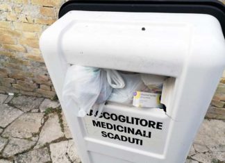 Contenitori pieni di medicinali scaduti a Ripatransone. L’opposizione: «Uno scempio»