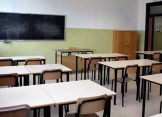 Scuola, Latini: «Vogliamo sicurezze, basta con le altalene che ci impone il Governo»