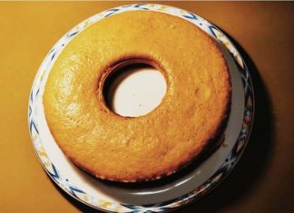 Ciambellone all’acqua, ecco cosa fare quando in dispensa scarseggiano gli ingredienti