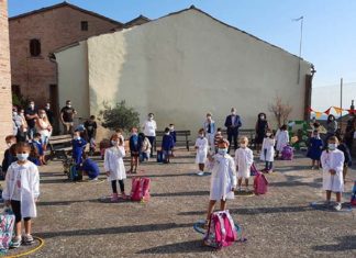 Recanati, primo giorno di scuola: tante emozioni tra mascherine e distanziamenti