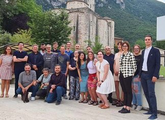 Grotte di Frasassi e Unicam, venti studenti americani in visita per studiare il sito carsico marchigiano