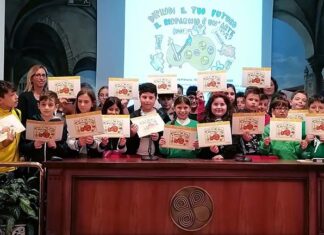 Logo per la Carifermo, premiato il disegno degli alunni di Grottammare