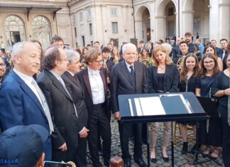 Jam Orchestra Giovanile e alcuni studenti del Conservatorio Pergolesi suonano davanti a Mattarella