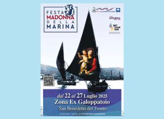 Festa della Madonna della Marina, sulla barca le bandiere della Palestina e dell’Ucraina in occasione della processione a terra