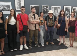 “Otto mani di talento”, le opere dei giovani allievi dell’Arca dei Folli in mostra al Palazzo Comunale di Cupra