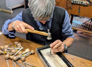 Giuliano Montaldi incanta Venezia con la sua arte orafa abruzzese