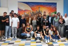 “La nave”, inaugurato il murale di Donato Gentili all’IIS Guastaferro di San Benedetto