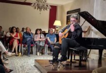 Alla Malibran trionfa la chitarra di Aniello Desiderio: un dialogo infinito che ha conquistato il pubblico