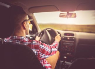 Gli italiani amano guidare. C’è anche chi preferisce l’auto al sesso