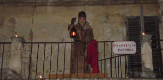 Barabba e la sua esposizione durante la Processione del Cristo Morto