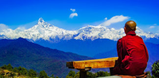 La felicità assomiglia alla vetta di una montagna. Siamo pronti a partire?
