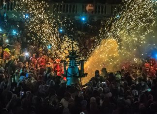 Cavallo di Fuoco, storia di un evento “scoppiettante” che galoppa nei secoli
