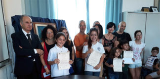 Nozze d’argento e borsa di studio, l’artista Edoardo Vecchiola festeggia alla Scuola Moretti