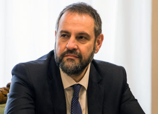 Caos strisce blu. Urbinati: «Una protesta comprensibile, il Comune modifichi il regolamento»