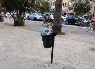 Lavorare, lavorare…forse è meglio che passeggiare immersi nell’immondizia