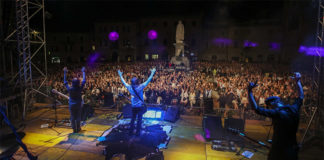 “Lunaria”, folla oceanica a Recanati per Le Vibrazioni e Guido Catalano