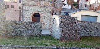 Ripatransone, squarcio nel torrione dell’Agello. De Angelis: «Faremo una denuncia alla Sovrintendenza»