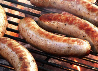 Grande successo a Torano per la celebre “Sagra del vino, salsiccia, maccheroni e formaggio fritto