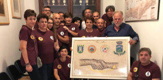 Montefiore, donato al sindaco Porrà il quadro simbolo dell’alleanza con Otmuchów