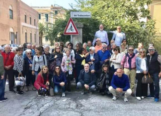 Fine settimana in Riviera per una delegazione di Viareggio. Tante le iniziative, gli omaggi e le foto
