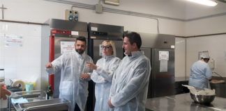 Ascoli, un modello per la refezione scolastica. La visita alla mensa della vicesindaco Marroni di Teramo