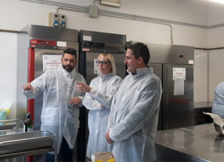 Ascoli, un modello per la refezione scolastica. La visita alla mensa della vicesindaco Marroni di Teramo