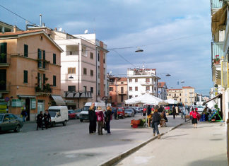 Piazza Montebello, la riqualificazione dovrà attendere. I dubbi del quartiere: «Lo abbiamo appreso dai giornali»