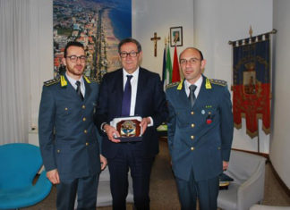 San Benedetto, il sindaco Piunti riceve il nuovo comandante della Guardia di Finanza