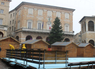 Pista di ghiaccio a Macerata, il mercato settimanale trasloca in Piazza Vittorio Veneto