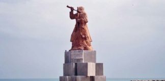 San Benedetto, il Monumento al Pescatore si tinge di viola e di verde