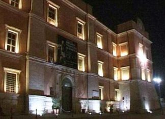 “Serata al fresco”, evasione culturale a Palazzo Arnone di Cosenza