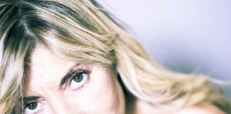 “La nota imperfetta” di Annalisa Frontalini al Circolo Nautico, tra poesie e foto d’autore