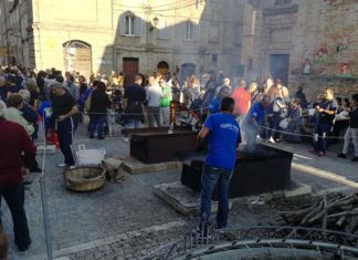 Montefiore dell’Aso, tutto pronto per la tradizionale “Castagnata in Piazza”