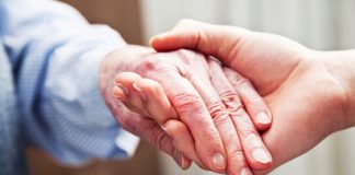 Torna il sostegno per gli anziani non autosufficienti, domanda entro l’11 novembre