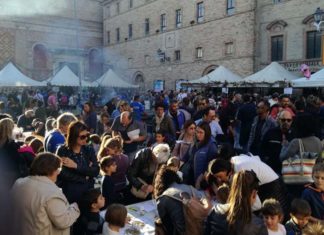 Montefiore, al via la “Castagnata in Piazza”. Numerose le iniziative in programma