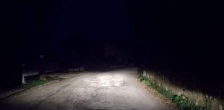 Progetto Paese: «Buio totale da due settimane in via Don Augusto Camei. Residenti abbandonati»