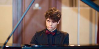 “Domenica in Musica”, il pianista Elia Cecino in concerto ad Ascoli