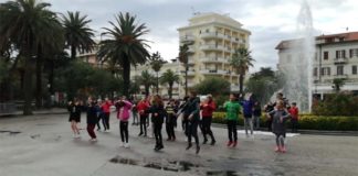 Flashmob in Piazza Giorgini per i trent’anni della Convenzione per i diritti del’infanzia e dell’adolescenza