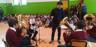 Massignano, la lezione-concerto della Banda Musicale conquista la Scuola Murani