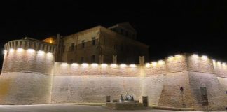 Offida accende l’impianto illuminotecnico delle mura medievali