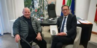 “Storie e avventure di un uomo di mare”, Piunti riceve in Comune il comandante Tommaso Palestini