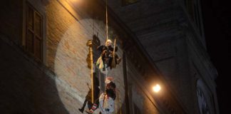 Macerata, Miss Befana 2020 e discesa della vecchina dalla Torre dei tempi