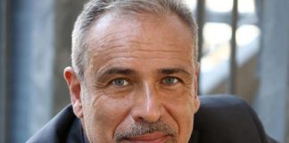 “Non è vero ma ci credo” con Enzo Decaro in scena al Cicconi di Sant’Elpidio a Mare